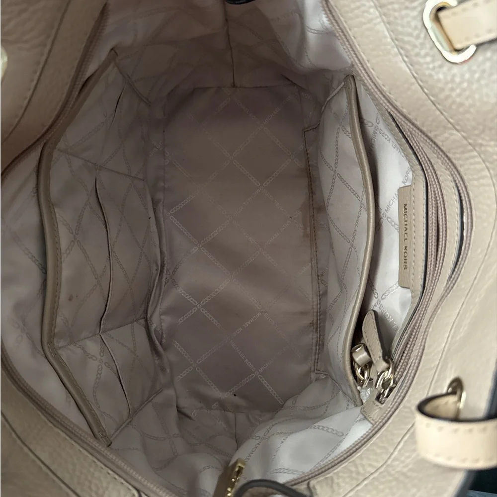 Michael Kors Bedford Leather Tote - Picture 4 of 6